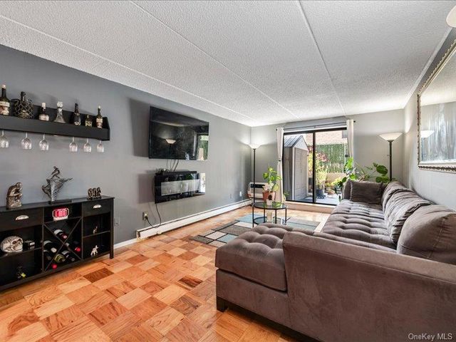 687 Bronx River Road 1D, Yonkers, NY 10704