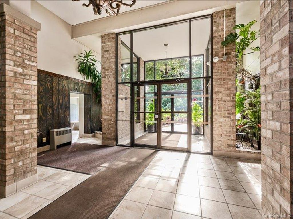 687 Bronx River Road 1D, Yonkers, NY 10704 — photo 3