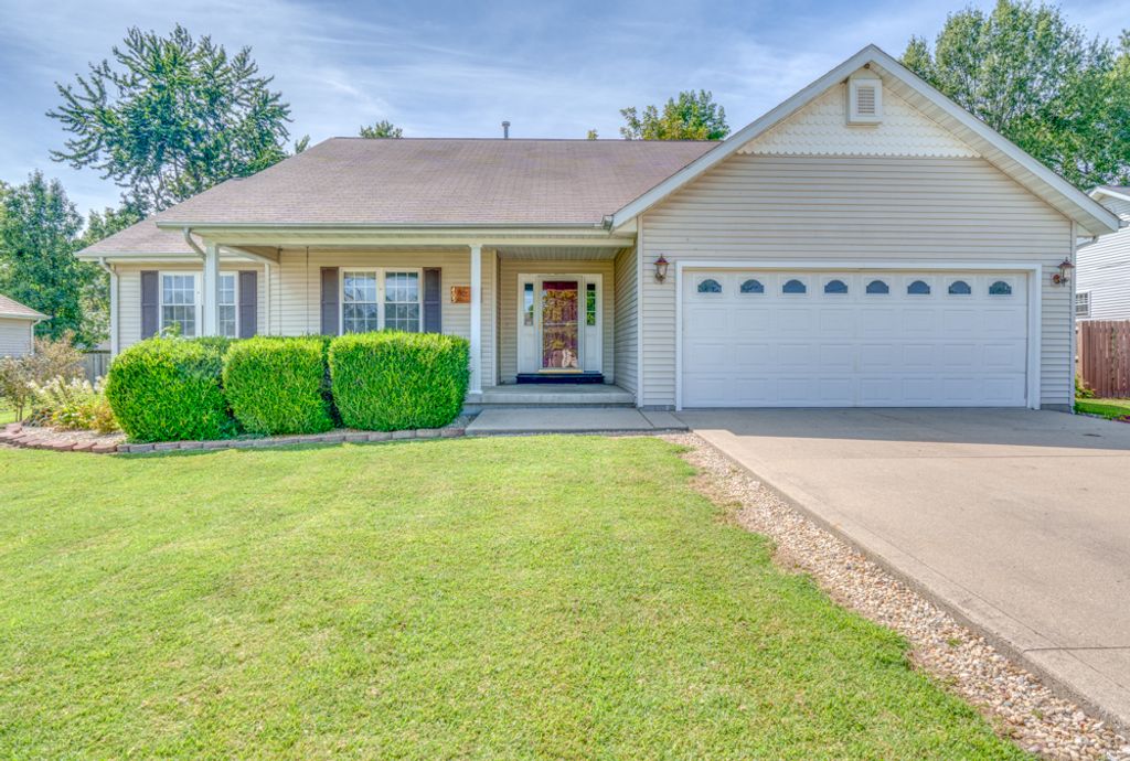 Image 1 of property listing at 405 W Beacon Court, Mt Vernon, IL 62864