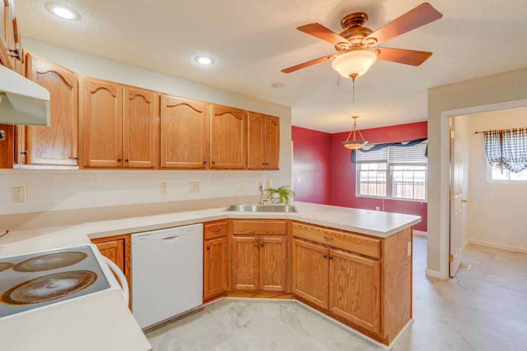 Image 17 of property listing at 405 W Beacon Court, Mt Vernon, IL 62864