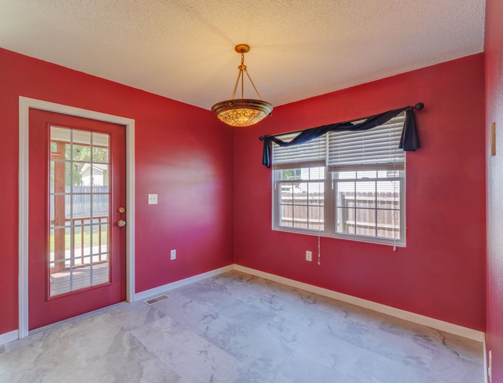 Image 20 of property listing at 405 W Beacon Court, Mt Vernon, IL 62864