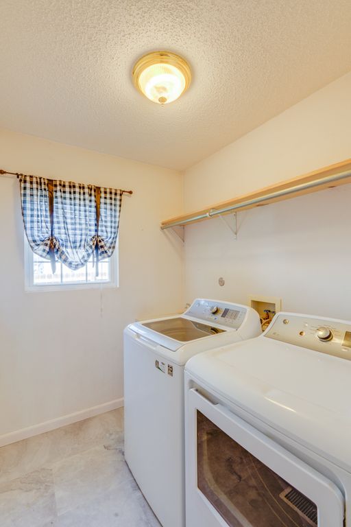 Image 23 of property listing at 405 W Beacon Court, Mt Vernon, IL 62864