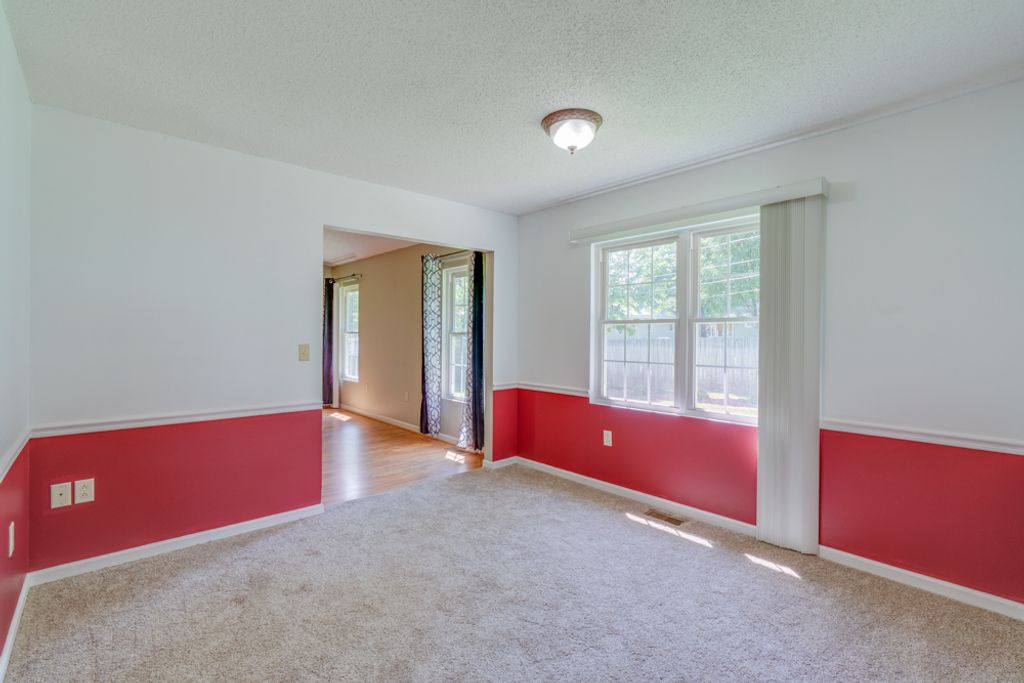 Image 24 of property listing at 405 W Beacon Court, Mt Vernon, IL 62864