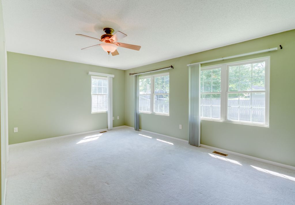 Image 28 of property listing at 405 W Beacon Court, Mt Vernon, IL 62864