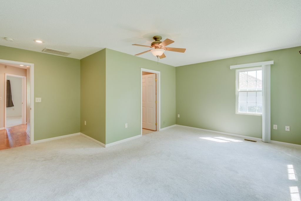 Image 29 of property listing at 405 W Beacon Court, Mt Vernon, IL 62864