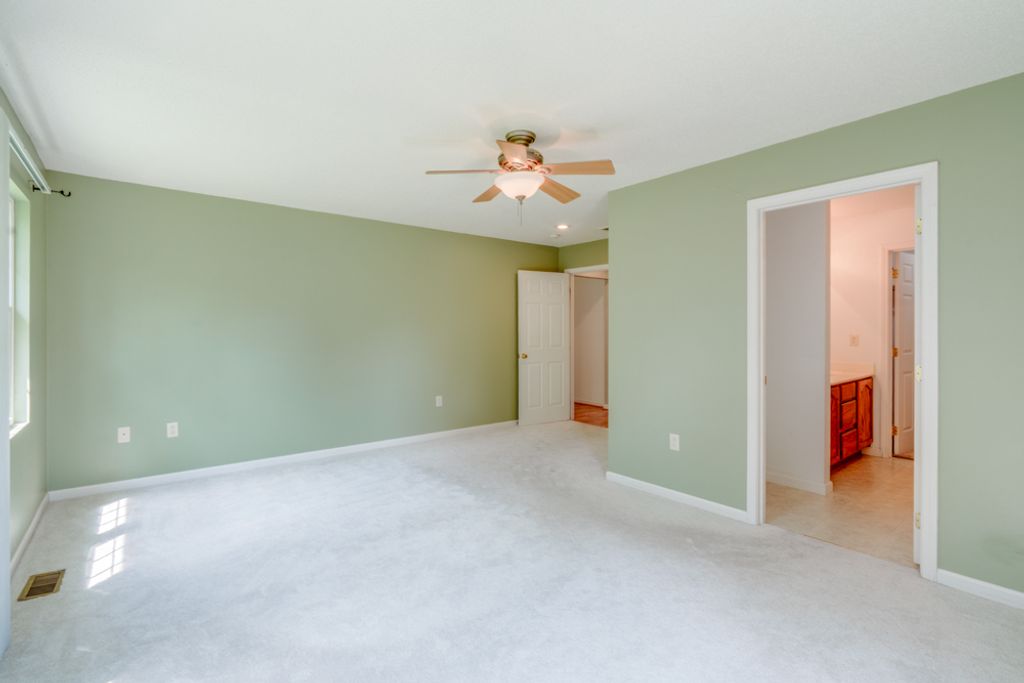 Image 30 of property listing at 405 W Beacon Court, Mt Vernon, IL 62864