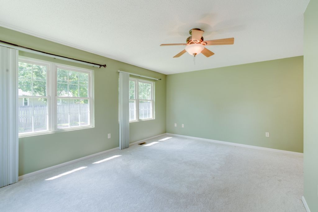 Image 31 of property listing at 405 W Beacon Court, Mt Vernon, IL 62864
