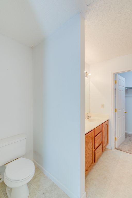 Image 32 of property listing at 405 W Beacon Court, Mt Vernon, IL 62864