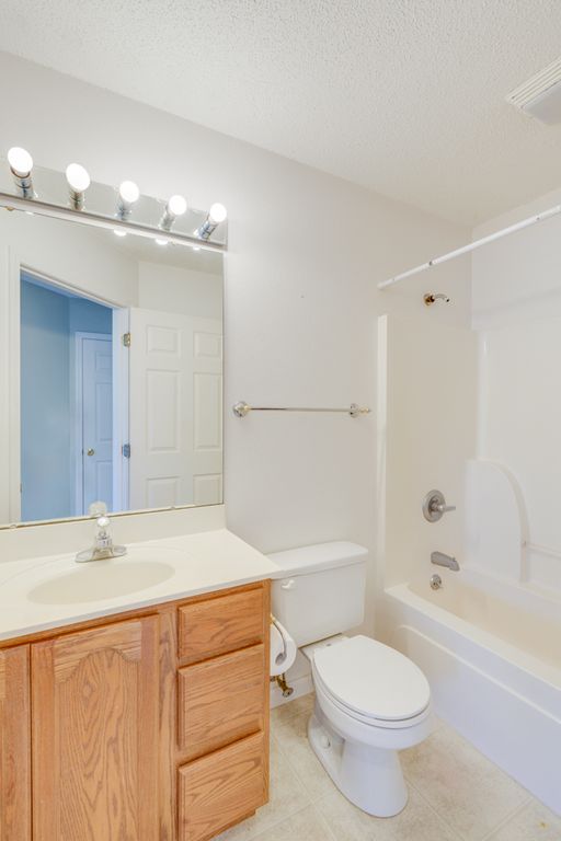 Image 39 of property listing at 405 W Beacon Court, Mt Vernon, IL 62864