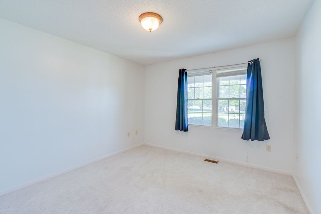Image 40 of property listing at 405 W Beacon Court, Mt Vernon, IL 62864