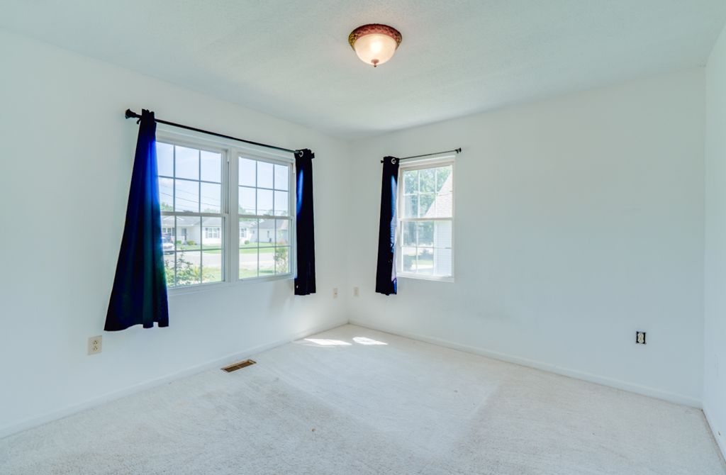 Image 42 of property listing at 405 W Beacon Court, Mt Vernon, IL 62864
