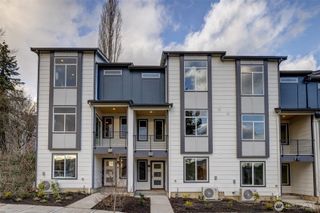 6722 NE 187th Street #106, Kenmore, WA 98028
