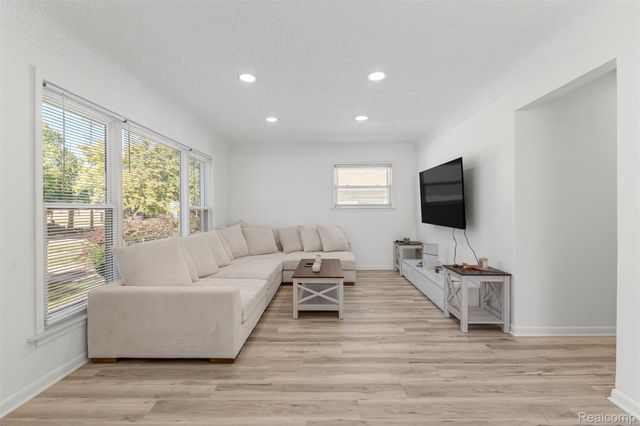 7316 Drexel Street, Dearborn Heights, MI 48127