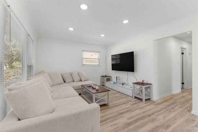 7316 Drexel Street, Dearborn Heights, MI 48127