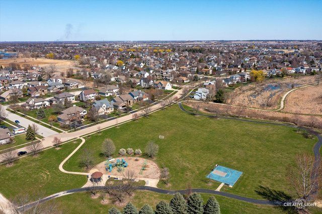 211 Cambridge Court, Oswego, IL 60543