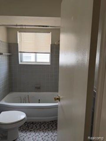 15358 Greenfield Road, Detroit, MI 48227