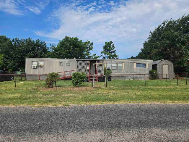 67 Ash Ave, Elgin, OK 73538