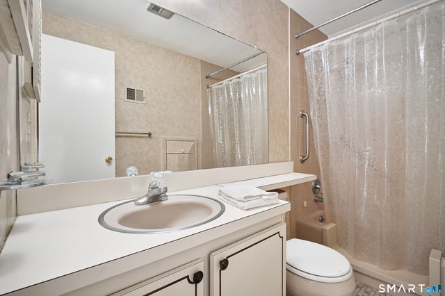 12 Esquire Drive A, Manchester, CT 06042