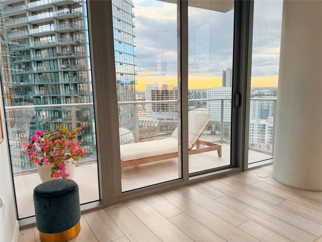 851 NE 1st Ave 2212, Miami, FL 33132