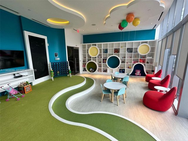 851 NE 1st Ave 2212, Miami, FL 33132