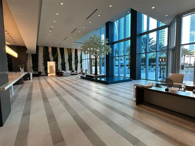 851 NE 1st Ave 2212, Miami, FL 33132