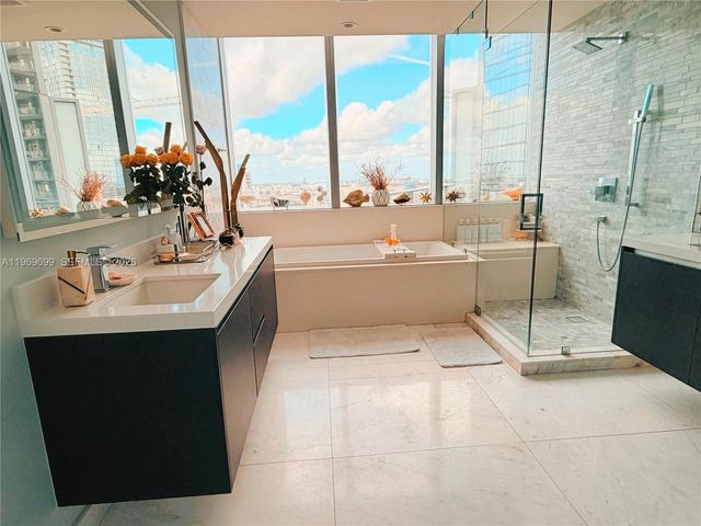 851 NE 1st Ave 2212, Miami, FL 33132