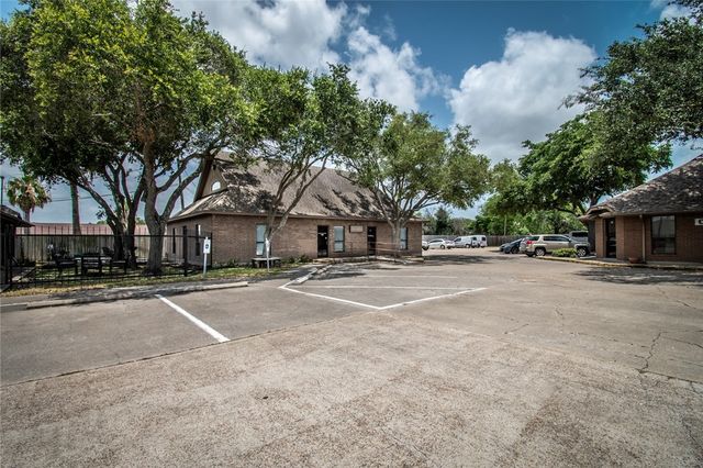 4918 Holly Road B1, Corpus Christi, TX 78411