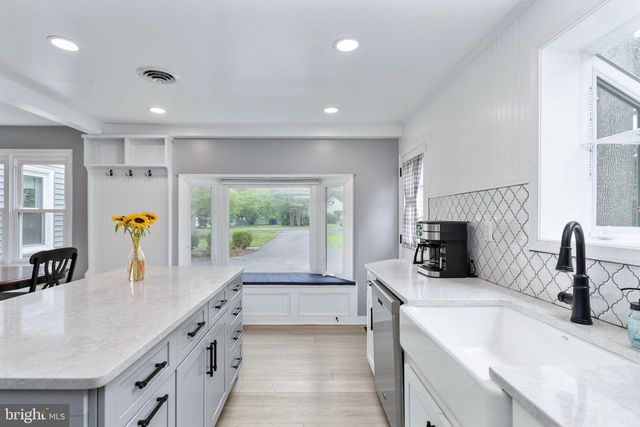 3801 WOODLEY DR, Alexandria, VA 22309