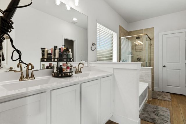 501 S 4th Street, La Porte, TX 77571