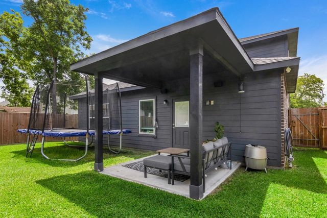 501 S 4th Street, La Porte, TX 77571