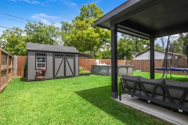 501 S 4th Street, La Porte, TX 77571