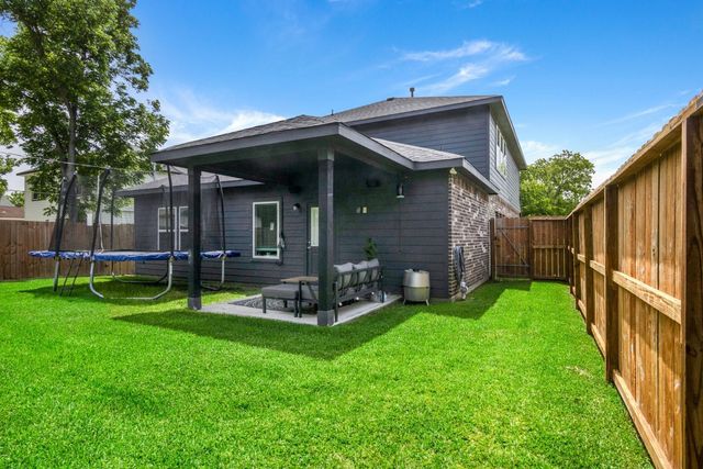 501 S 4th Street, La Porte, TX 77571
