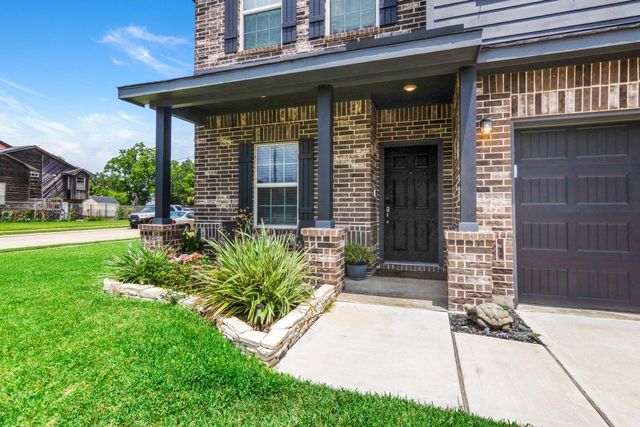 501 S 4th Street, La Porte, TX 77571