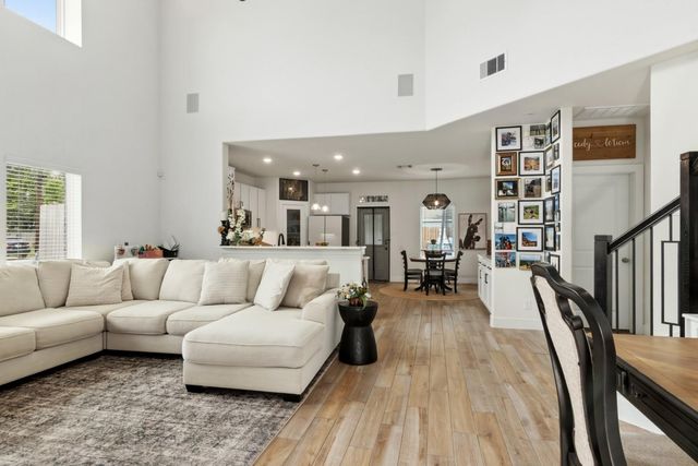 501 S 4th Street, La Porte, TX 77571