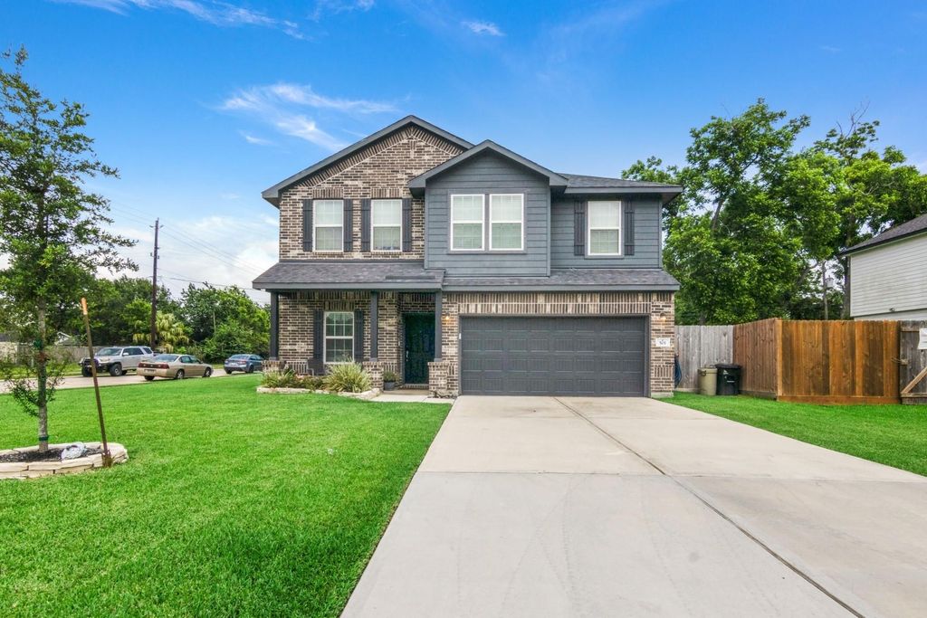 501 S 4th Street, La Porte, TX 77571