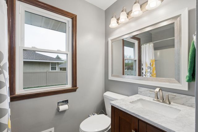 1765 Galtier Street, Roseville, MN 55113