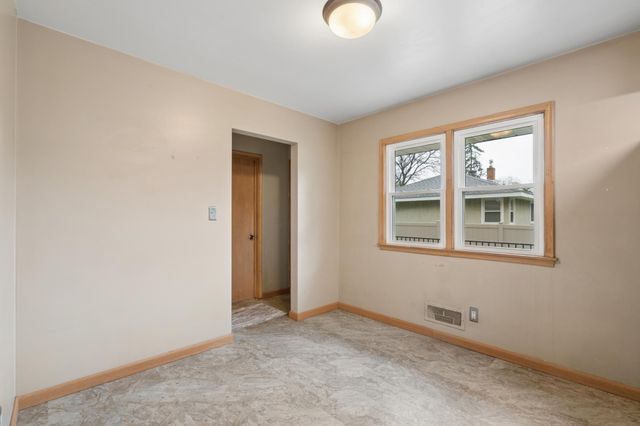 1765 Galtier Street, Roseville, MN 55113