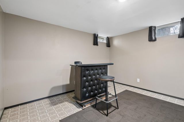 1765 Galtier Street, Roseville, MN 55113