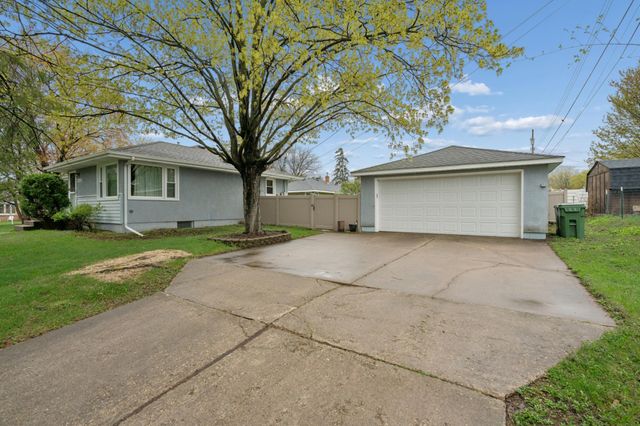 1765 Galtier Street, Roseville, MN 55113