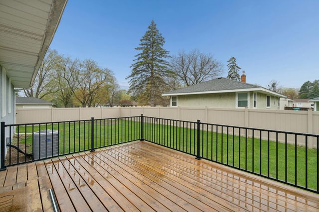 1765 Galtier Street, Roseville, MN 55113