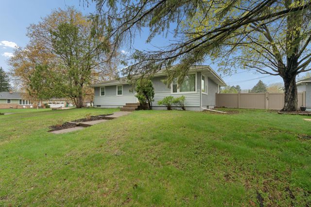 1765 Galtier Street, Roseville, MN 55113