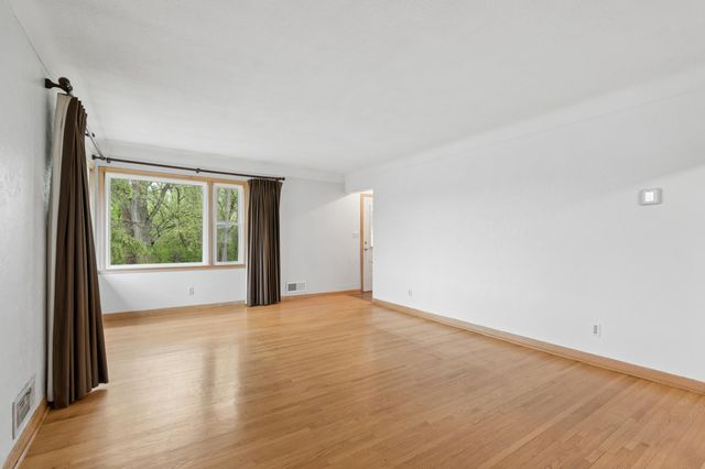 1765 Galtier Street, Roseville, MN 55113