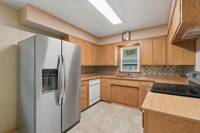 1765 Galtier Street, Roseville, MN 55113