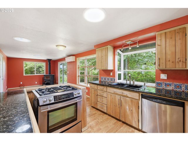 3987 ANDOVER St, Eugene, OR 97404