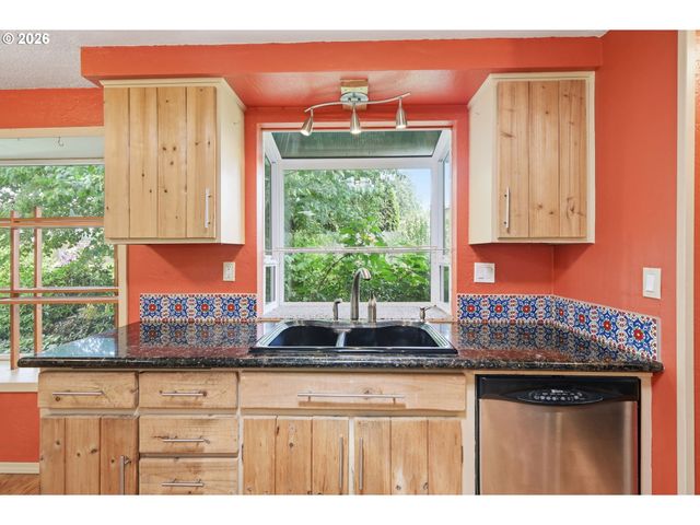 3987 ANDOVER St, Eugene, OR 97404
