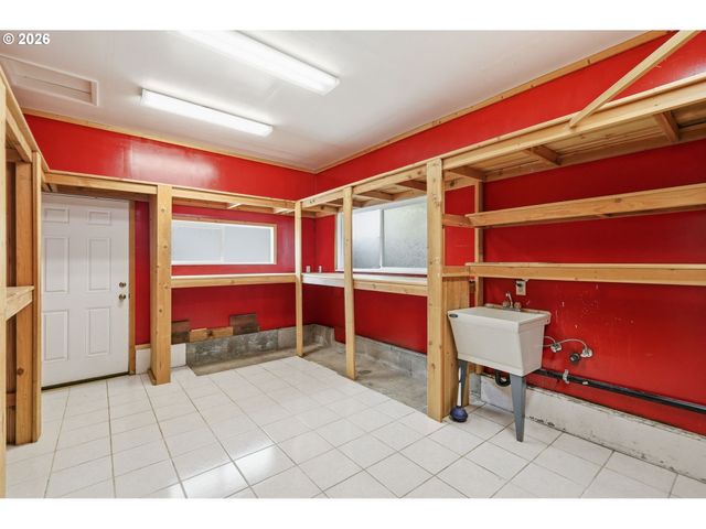 3987 ANDOVER St, Eugene, OR 97404