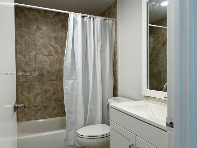 7501 E Treasure Dr 5R, North Bay Village, FL 33141