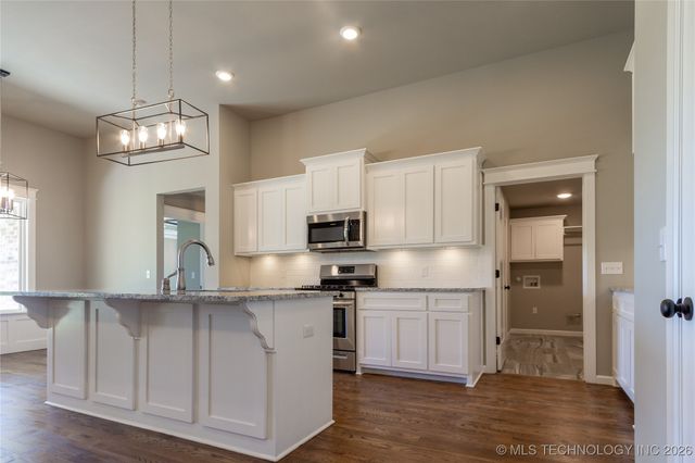 5513 E 140th Street N, Collinsville, OK 74021