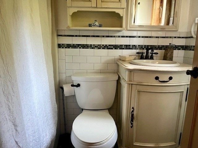 117-117A Strykers Rd, Florida, MA 01247