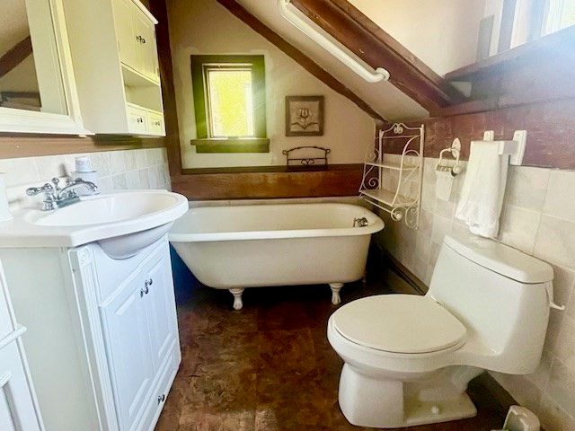 117-117A Strykers Rd, Florida, MA 01247